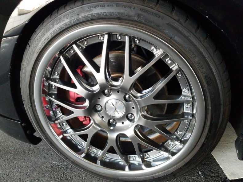 タイヤホイール前