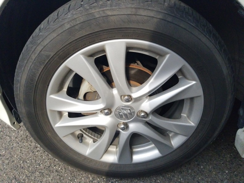 タイヤホイール前