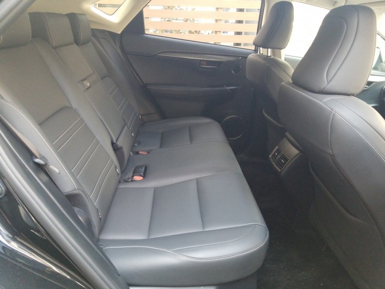 内装後方シート