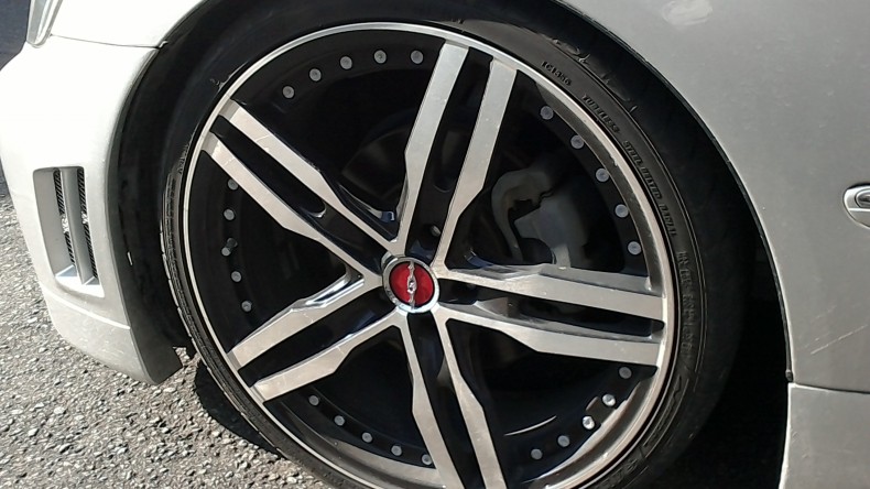 タイヤホイール前