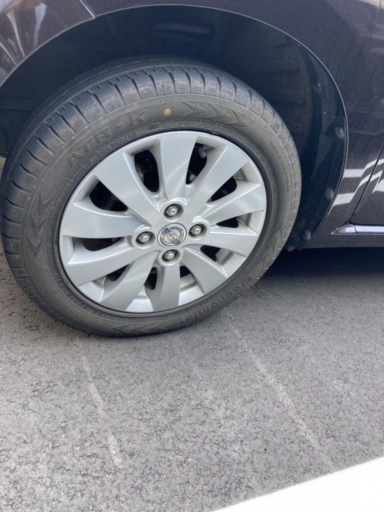 タイヤホイール前