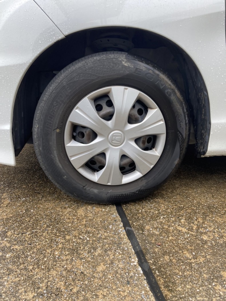 タイヤホイール前