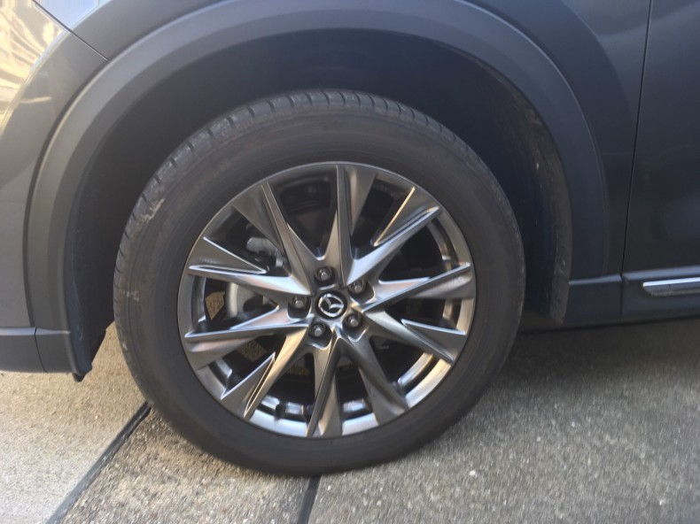 タイヤホイール前