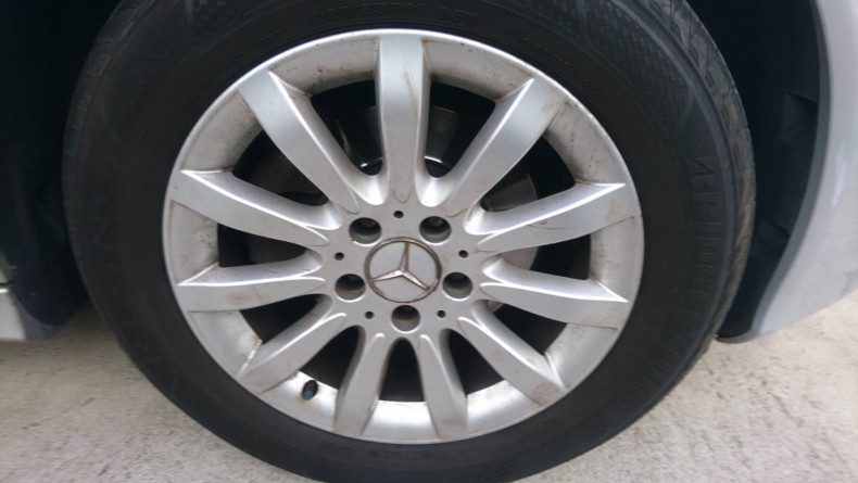 タイヤホイール前