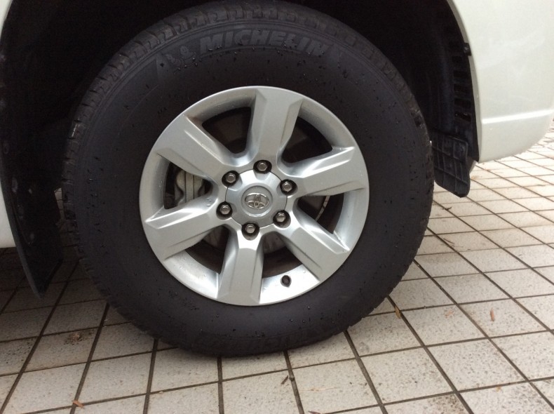 タイヤホイール前