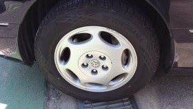 タイヤホイール前