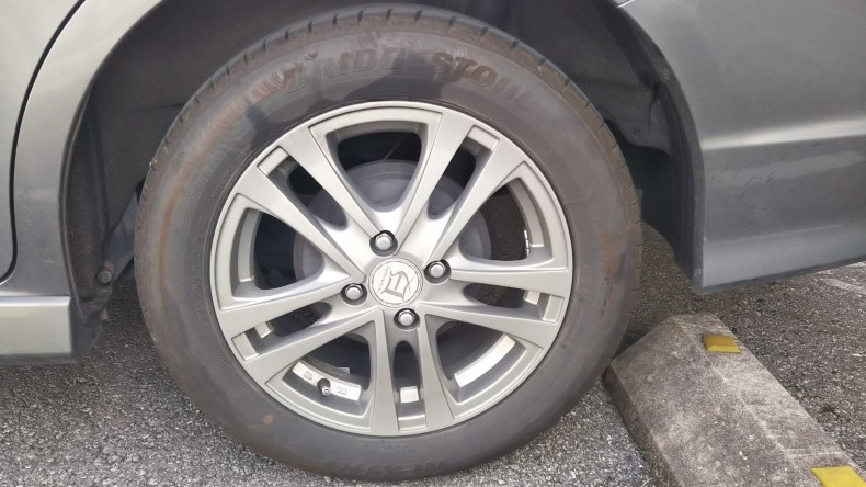 タイヤホイール前