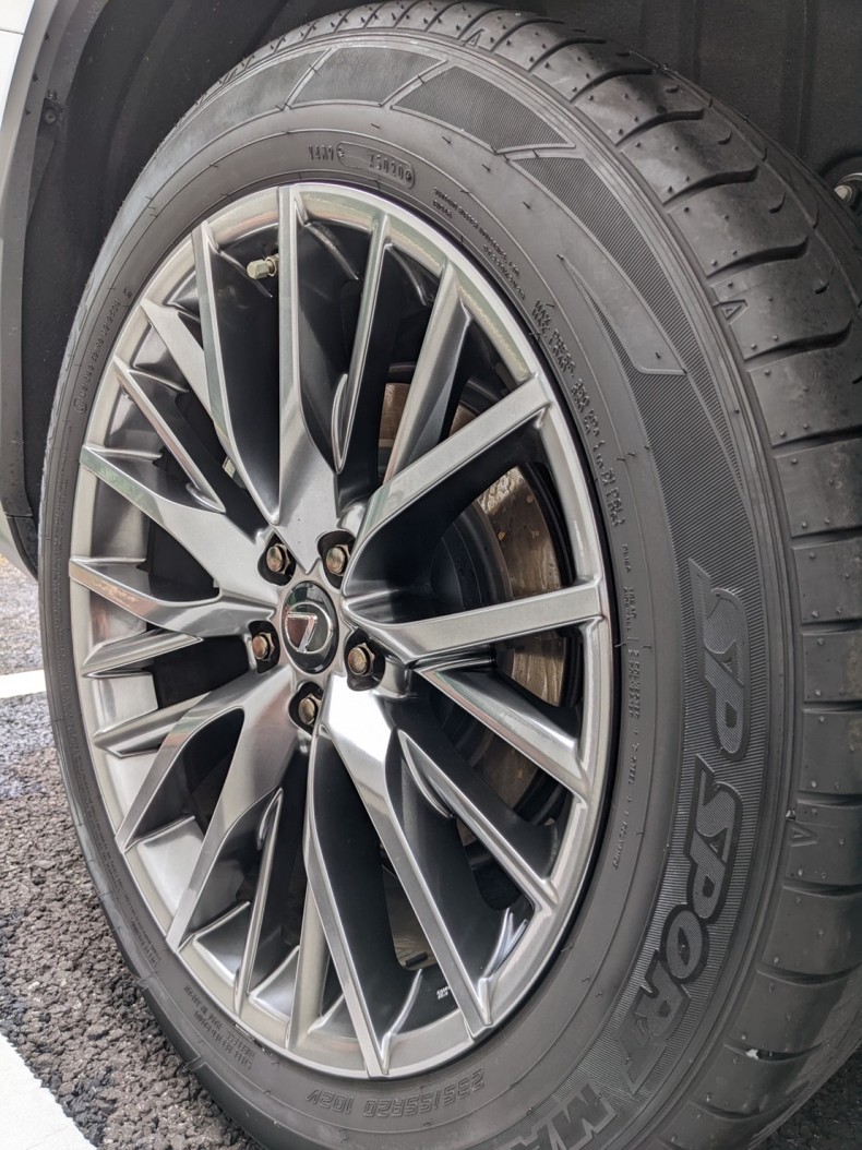 タイヤホイール前