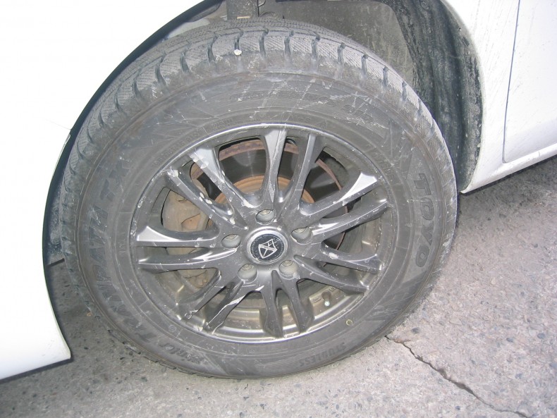 タイヤホイール前