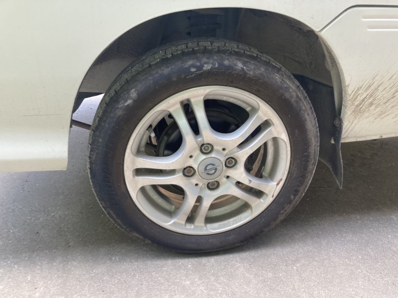 タイヤホイール前