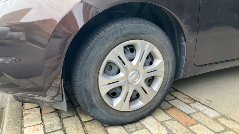 タイヤホイール前