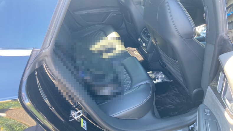 内装後方シート