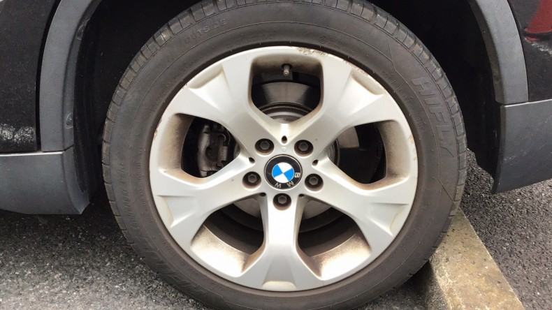 タイヤホイール前