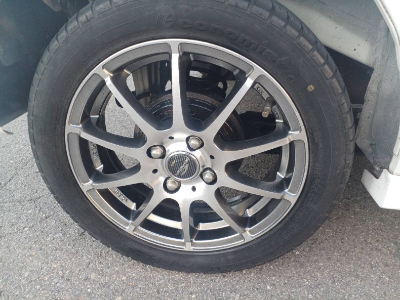 タイヤホイール前