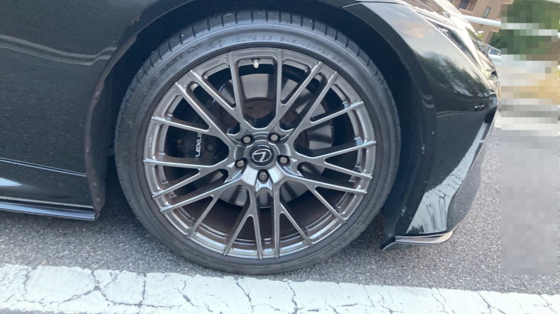 タイヤホイール前