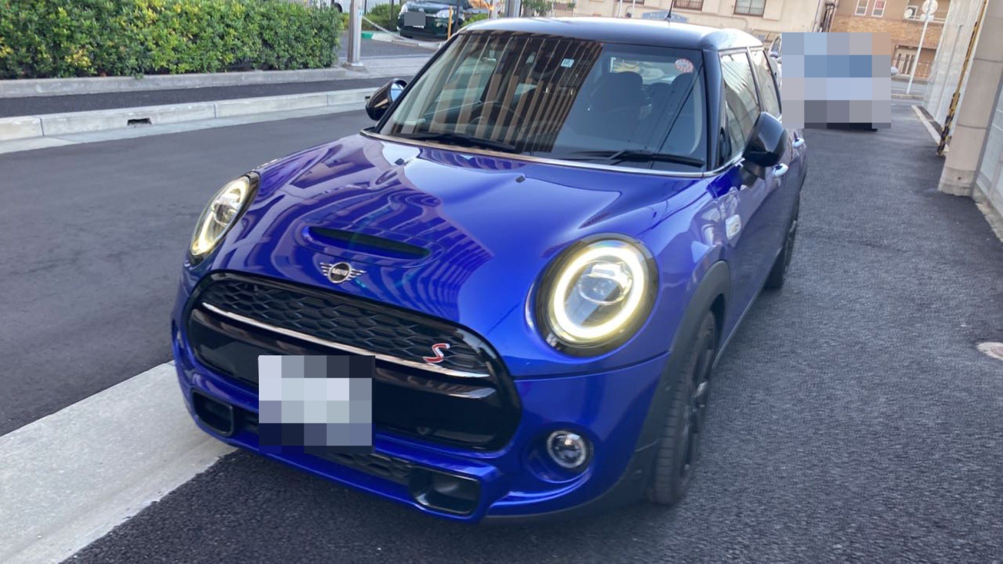 car_main_img