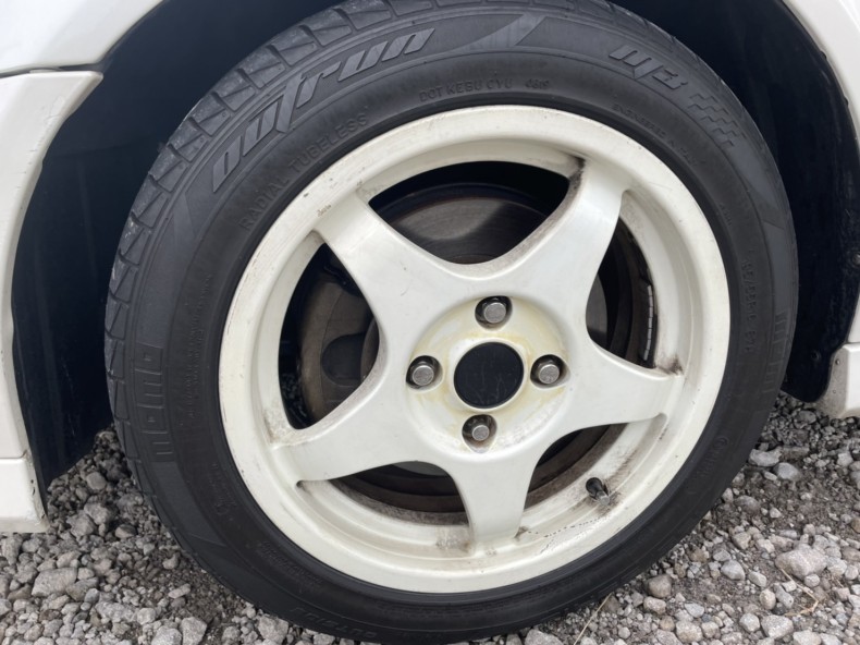 タイヤホイール前