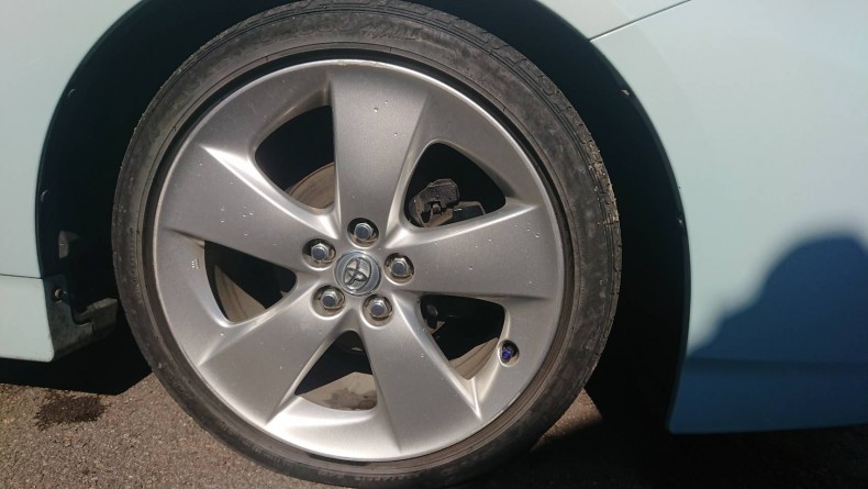 タイヤホイール前