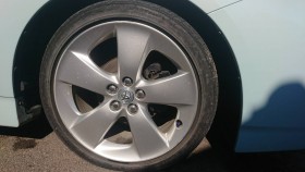 タイヤホイール前