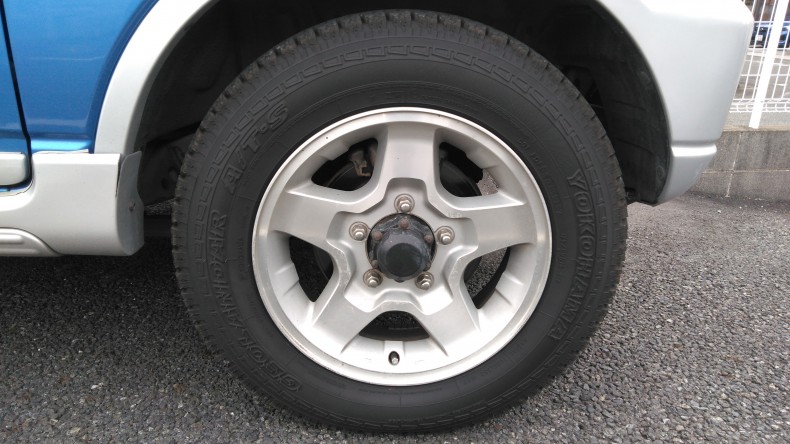 タイヤホイール前