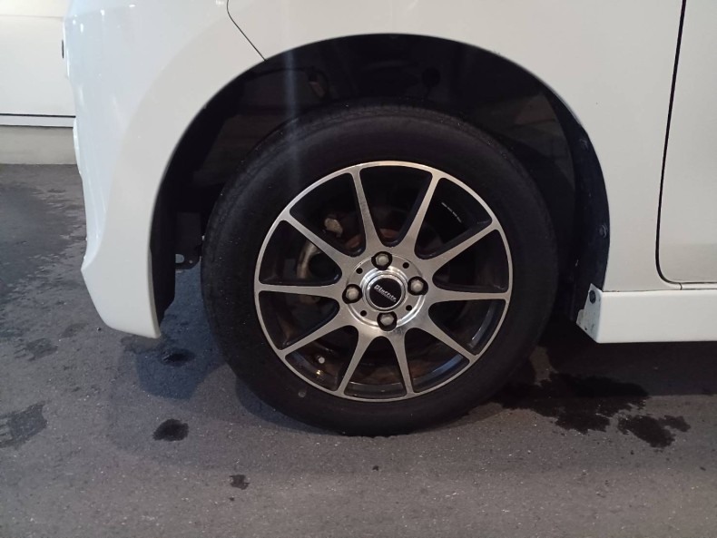 タイヤホイール前