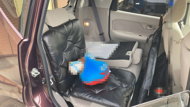 内装後方シート