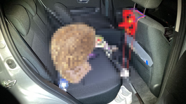 内装後方シート