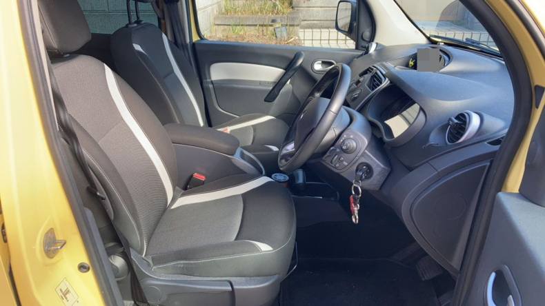 内装前方シート