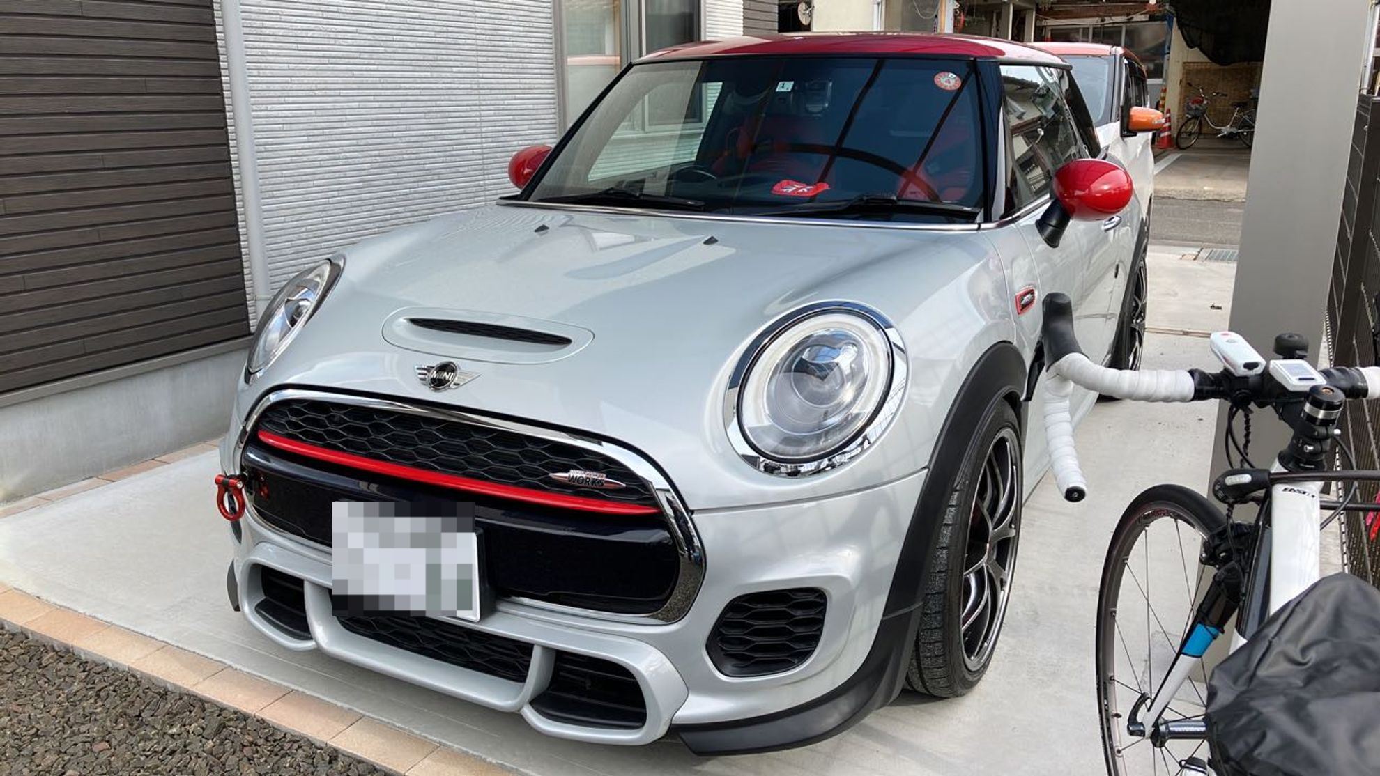 car_main_img