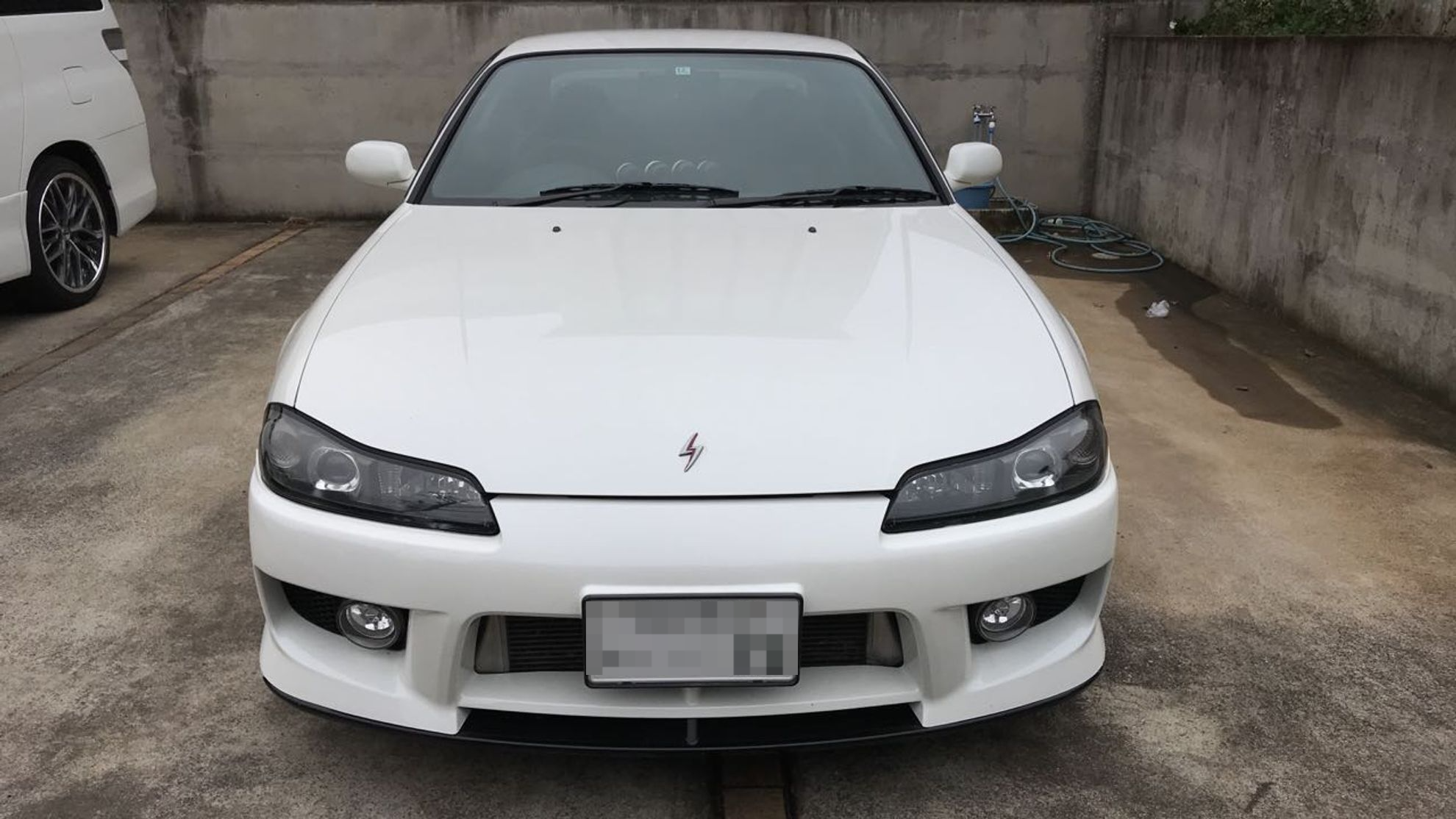 外装前方