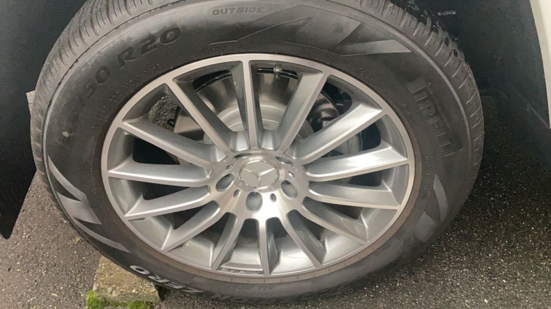 タイヤホイール前