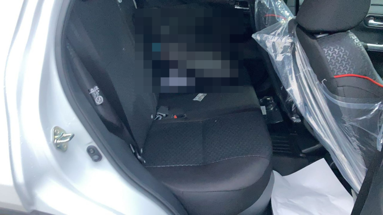 内装後方シート