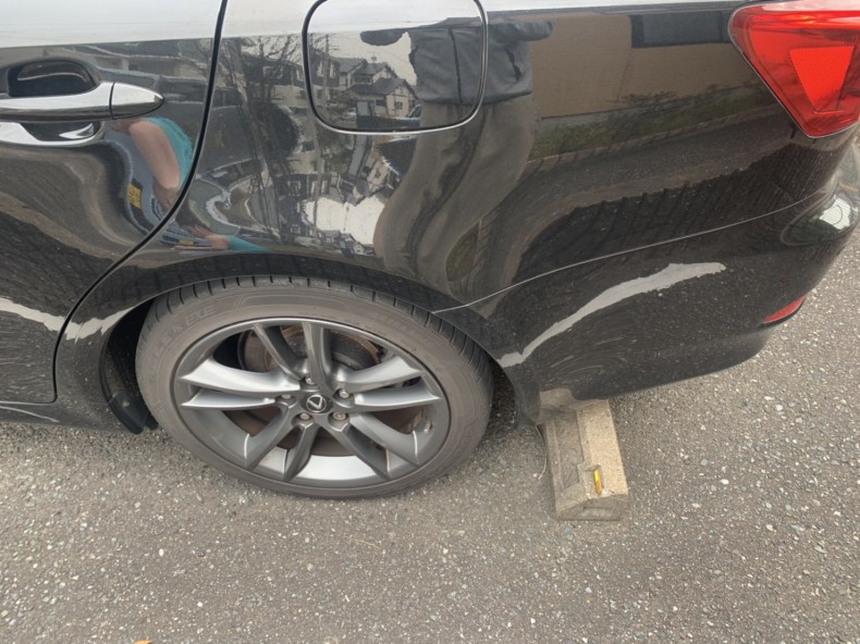 タイヤホイール前