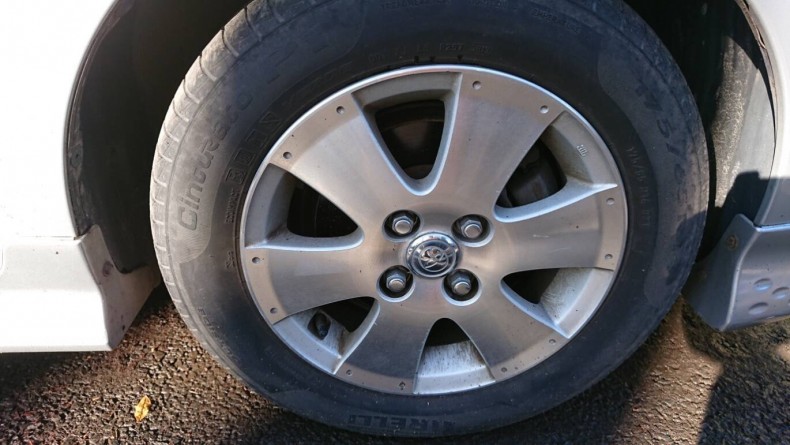 タイヤホイール前