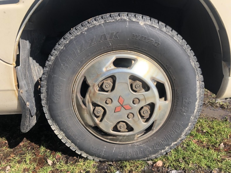 タイヤホイール前