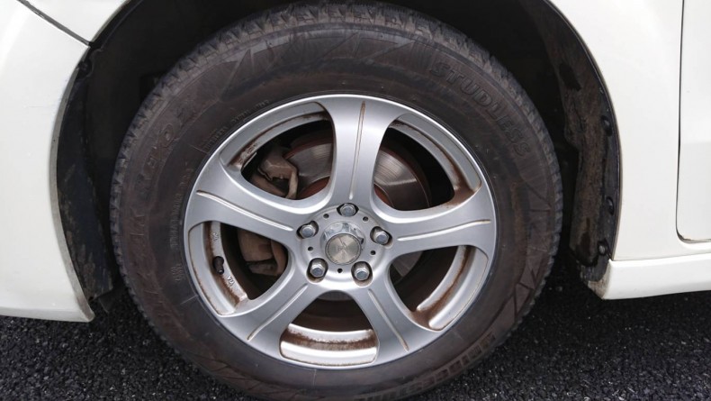 タイヤホイール前