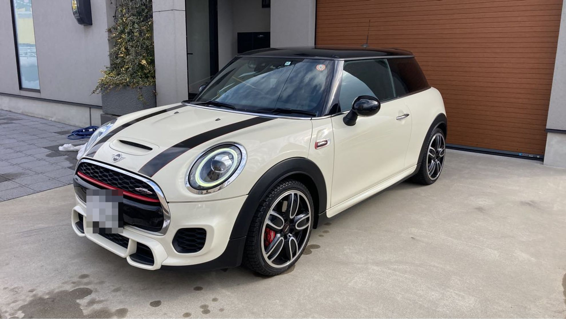 car_main_img