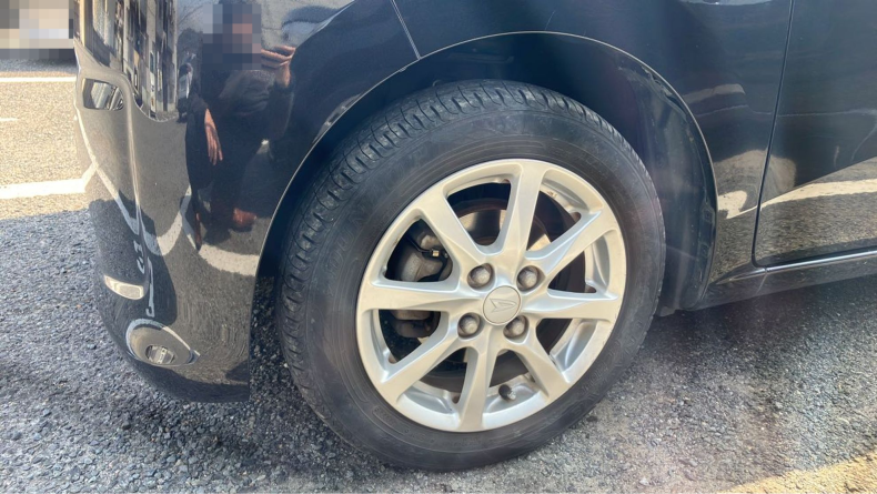 タイヤホイール前