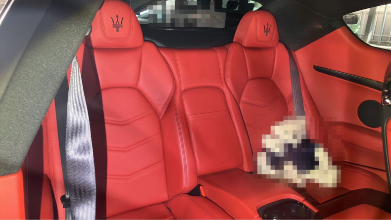 内装後方シート