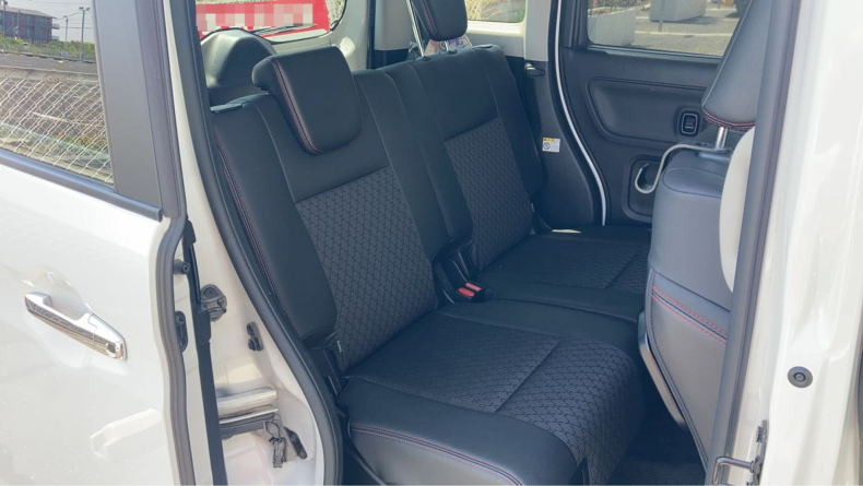 内装後方シート