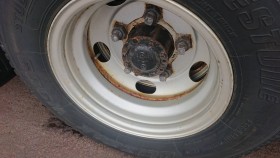 タイヤホイール前