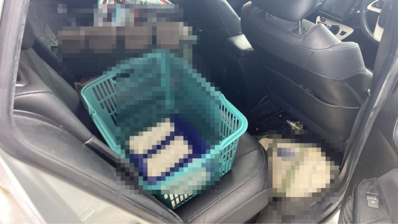 内装後方シート