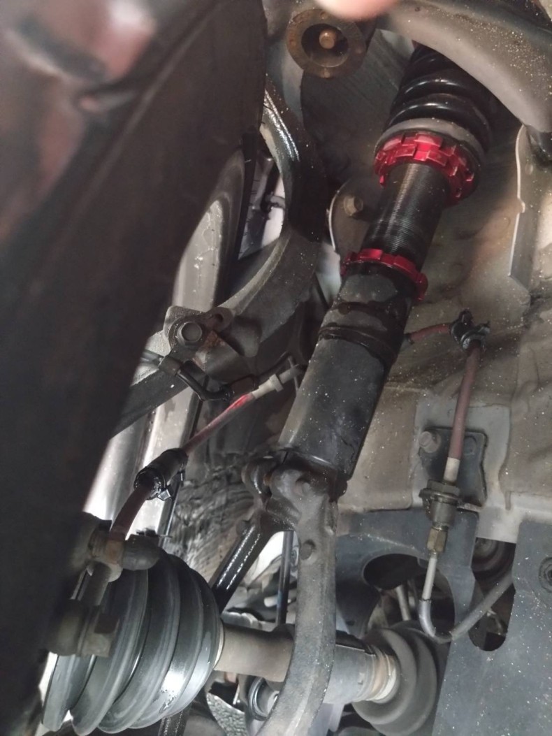 タイヤホイール前