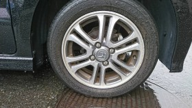 タイヤホイール前