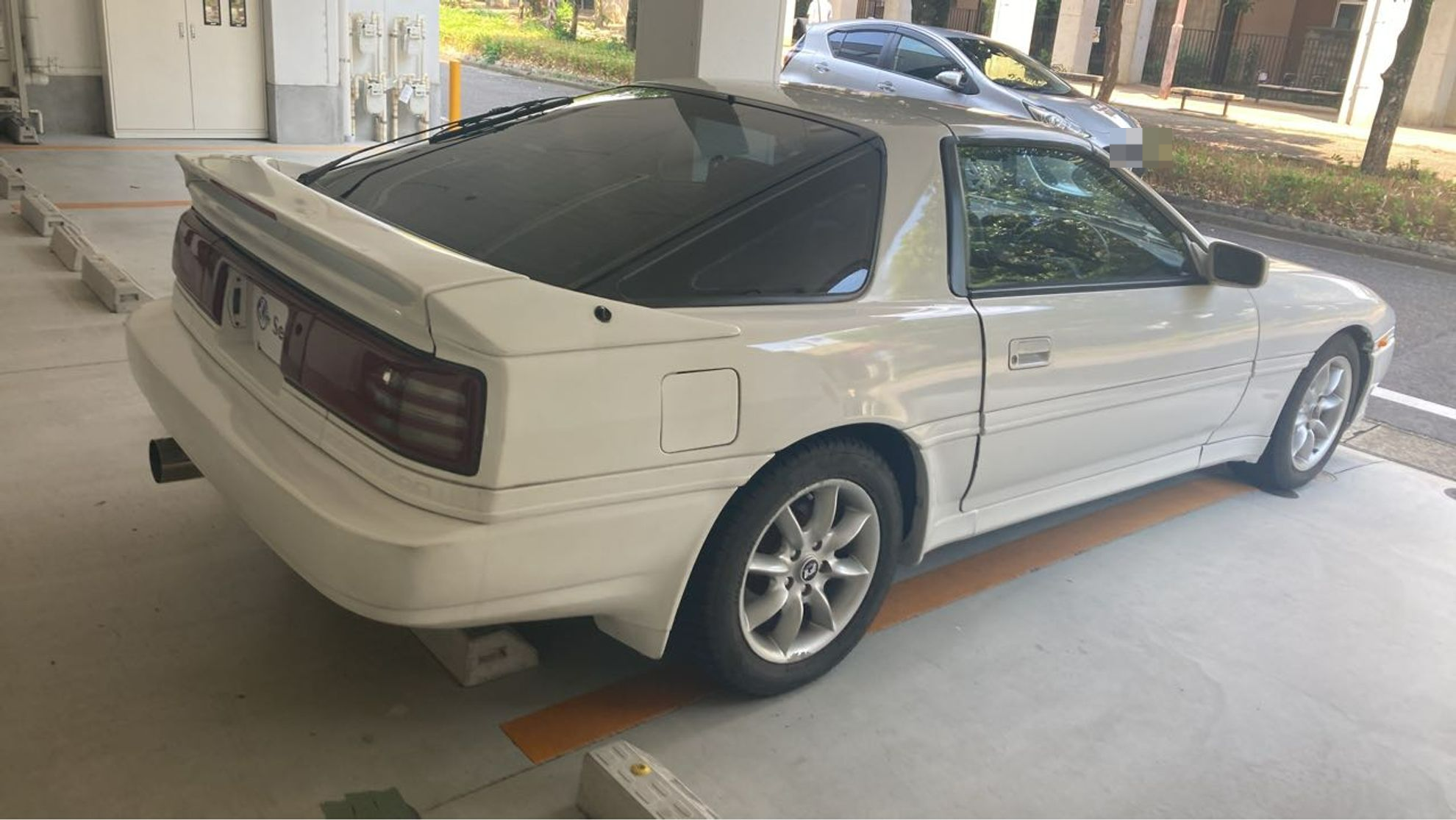 外装右後