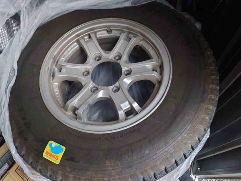 タイヤホイール前