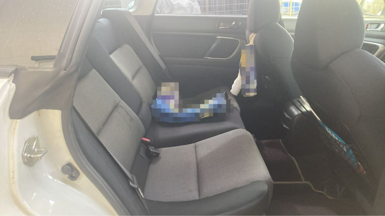 内装後方シート