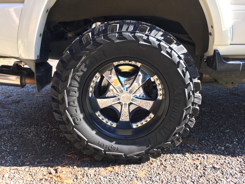 タイヤホイール前