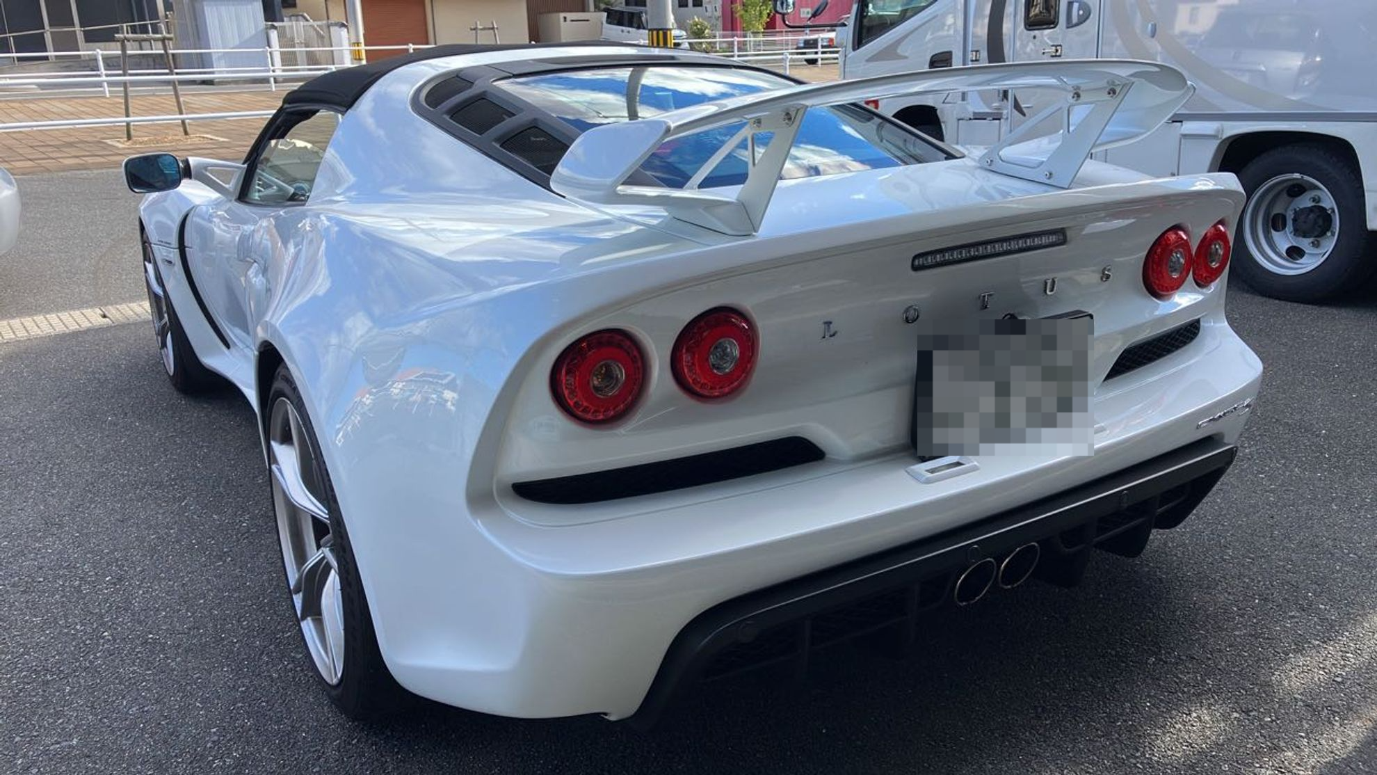 外装左後方