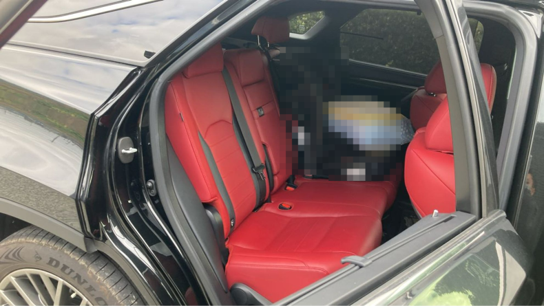 内装後方シート